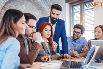 A group of entrepreneurs discussing