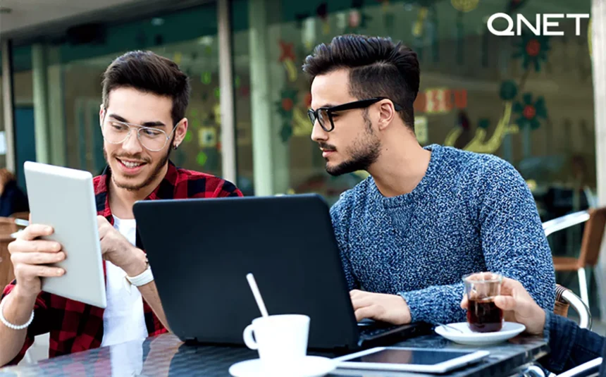 2 entrepreneurs discussing