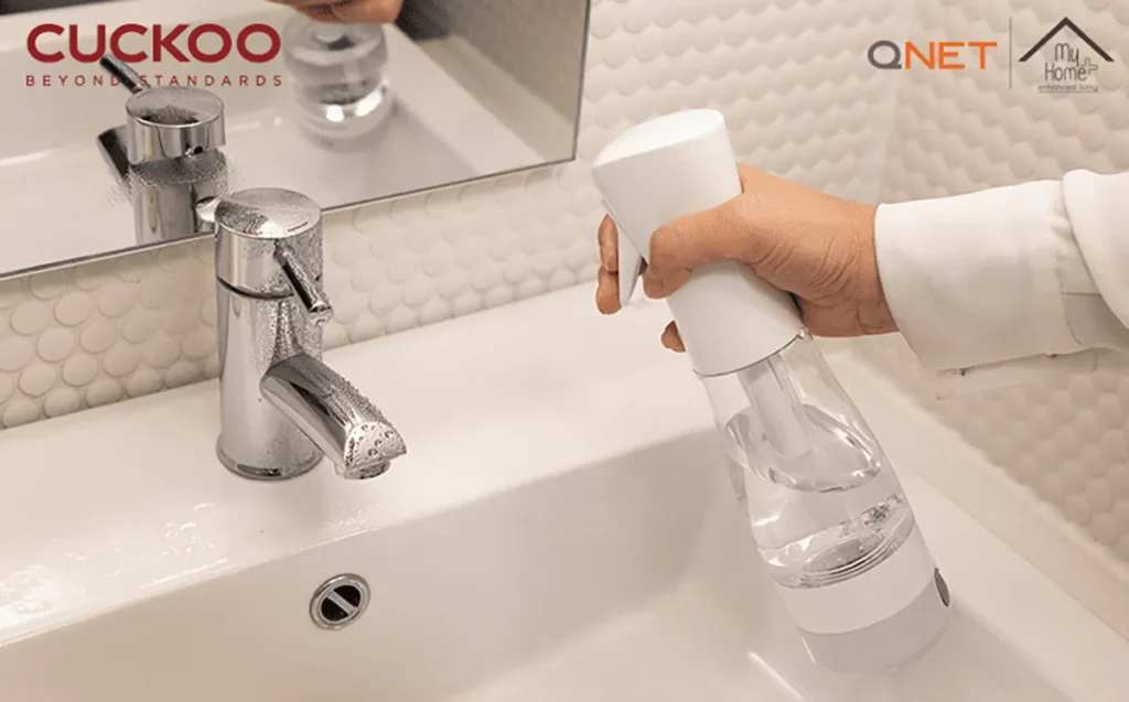 A man sterilising a sink in the bathroom with MyHomePlus DSG