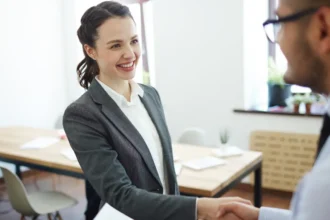 How to Build and Maintain Sales Relationships as a Direct Seller